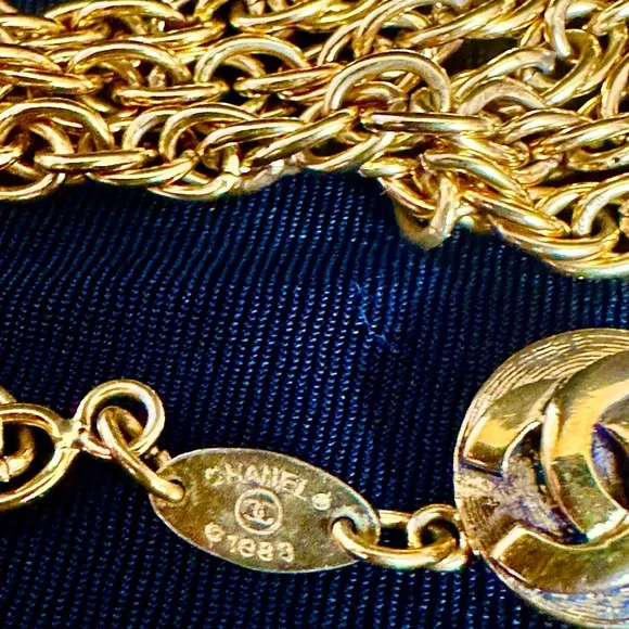 Chanel 1983 24kt Plated Gold Chain Necklace - Picture 6 of 6